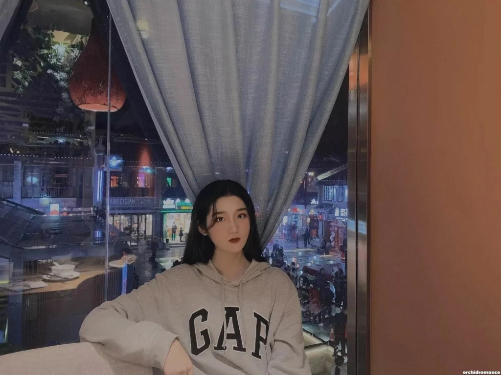 Lili Profile image 4