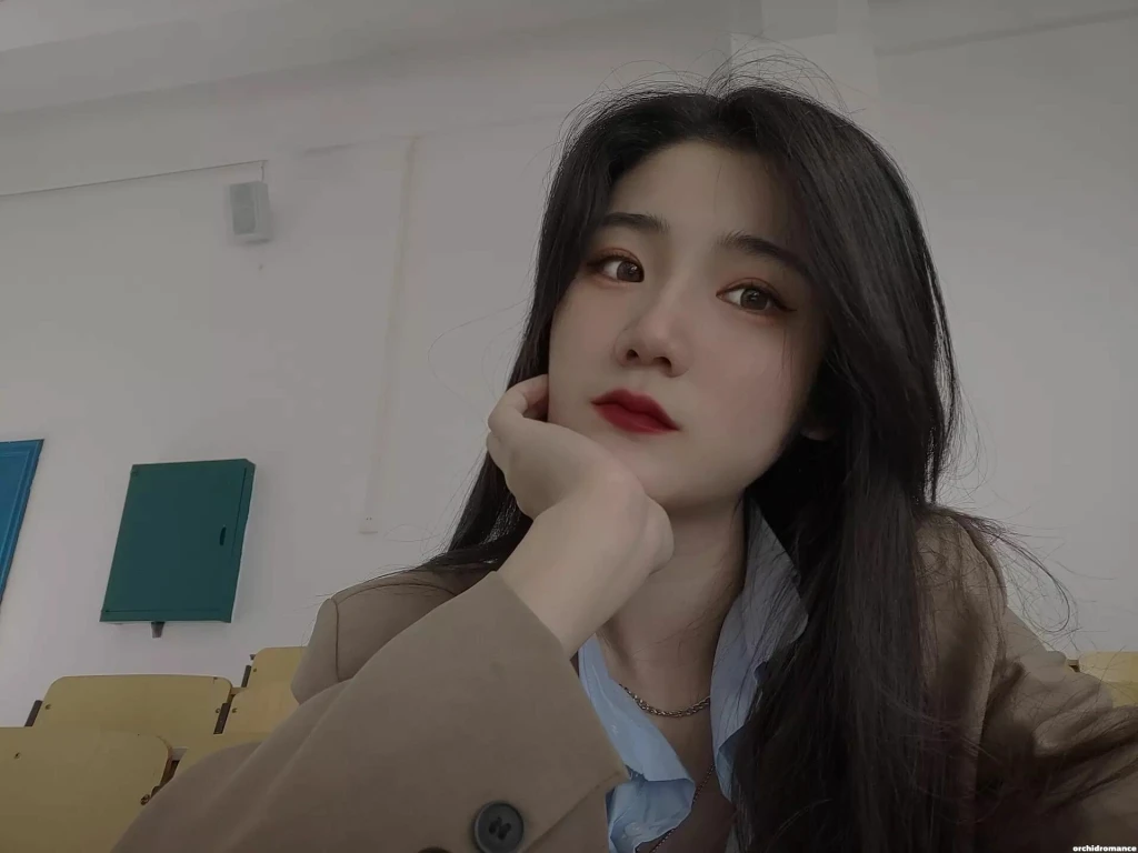 Lili Profile image 2
