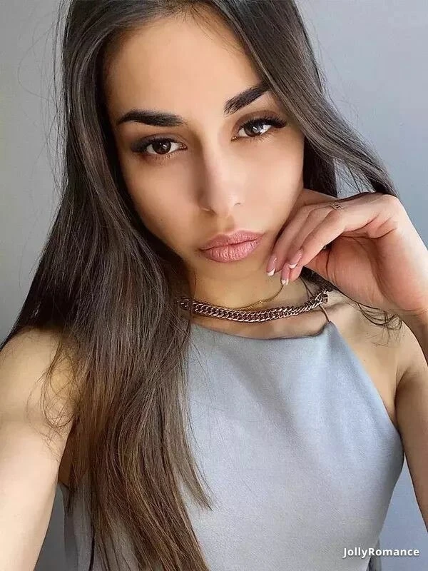 Veronika Profile image 3