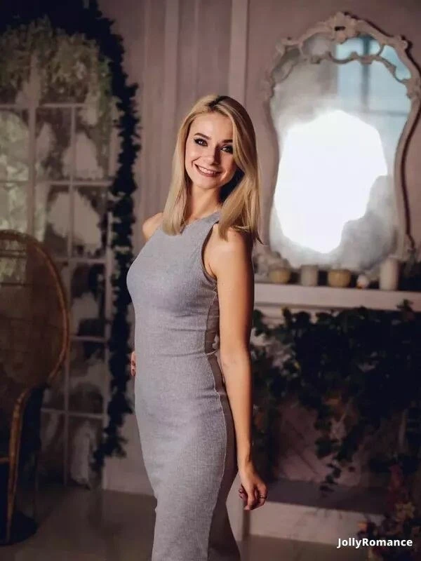 Nina Profile image 3