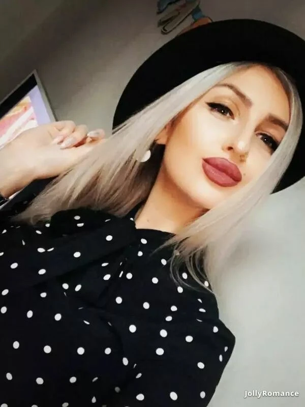 Julia Profile image 3