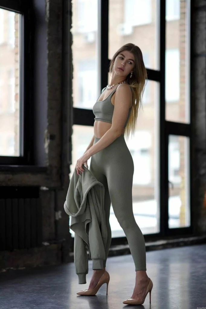 Elena Profile image 4