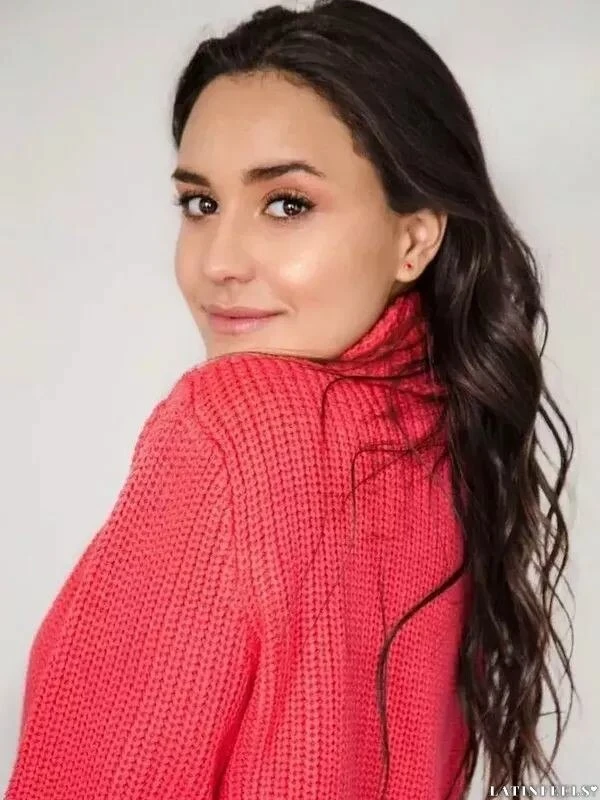 Paula Profile image 1