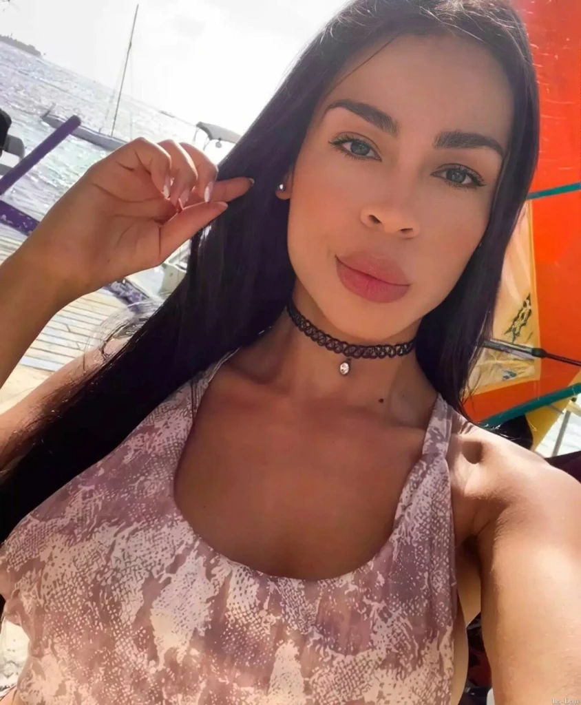 Manuela Profile image 4