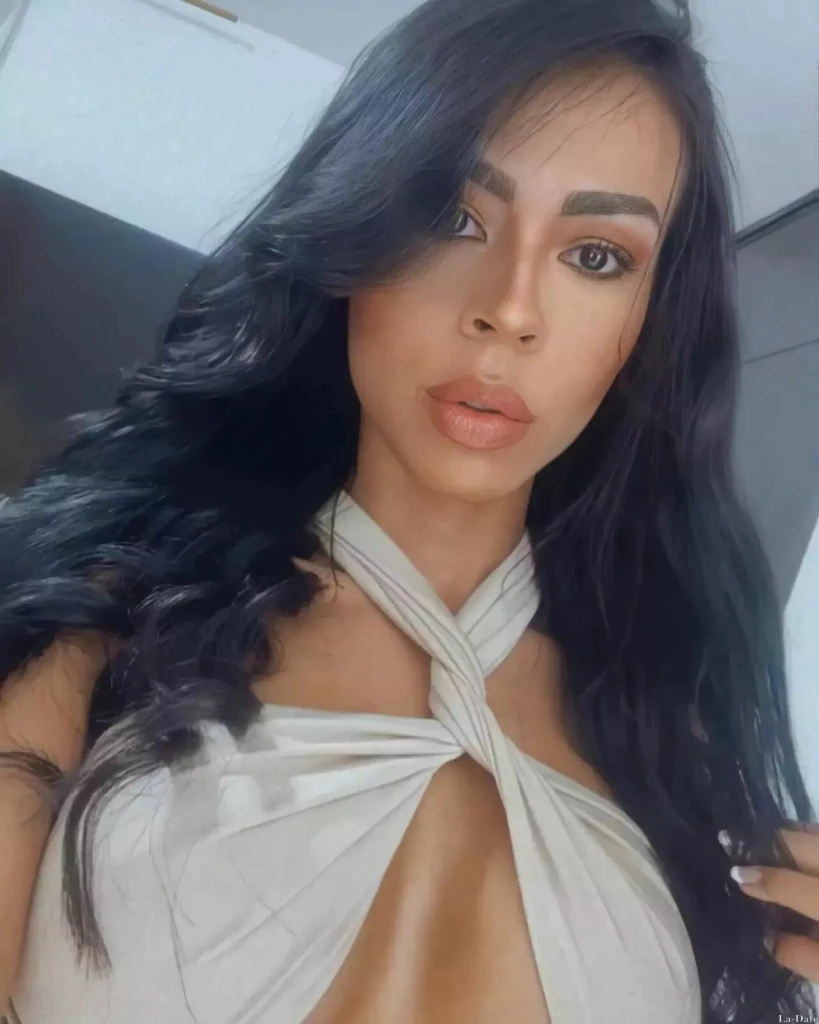 Manuela Profile image 1
