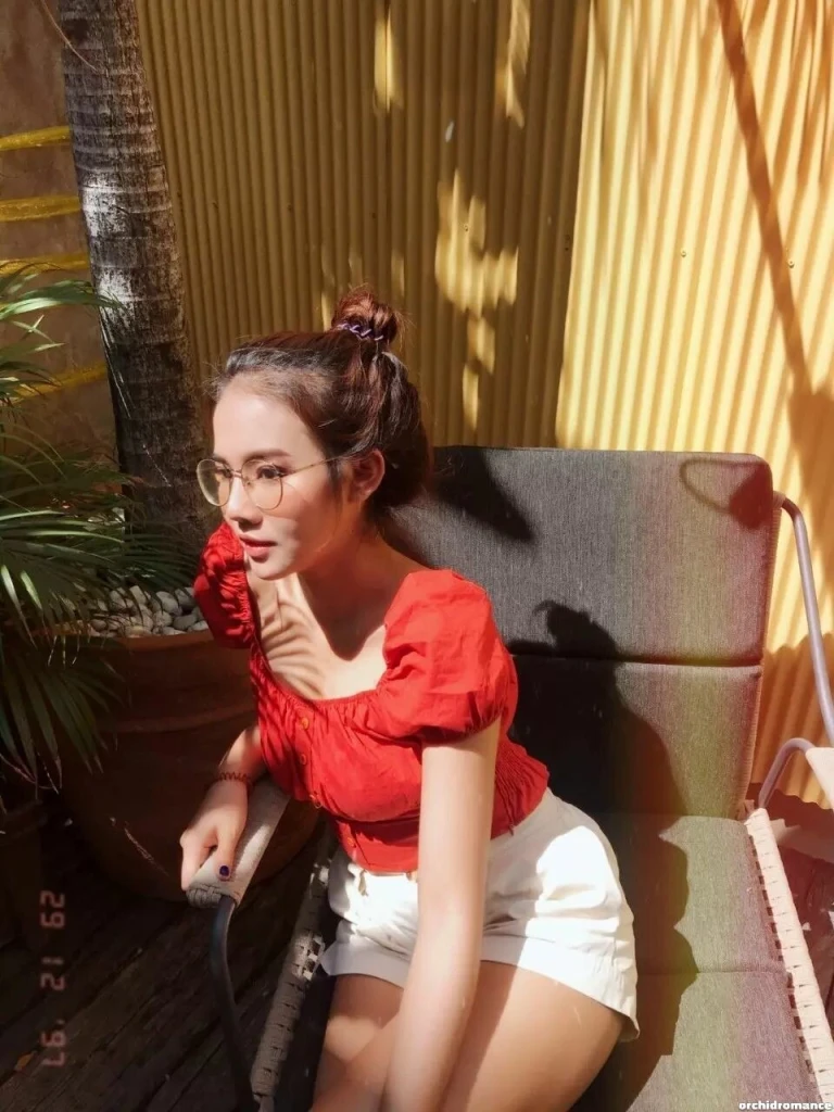 Honey Profile image 1
