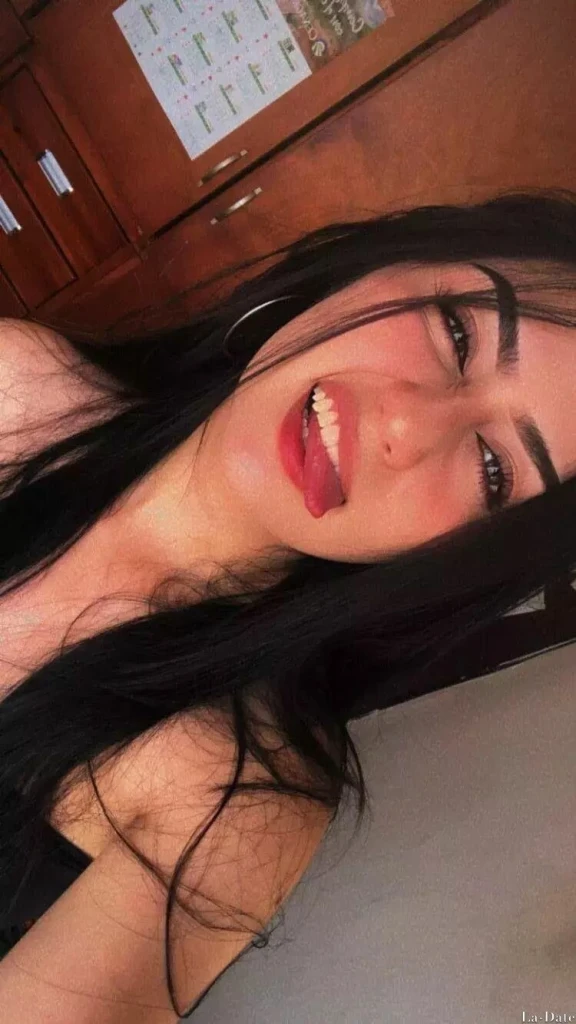 Stefania Profile image 2