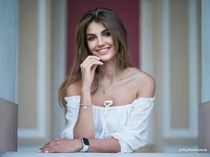 Alina Profile image 2