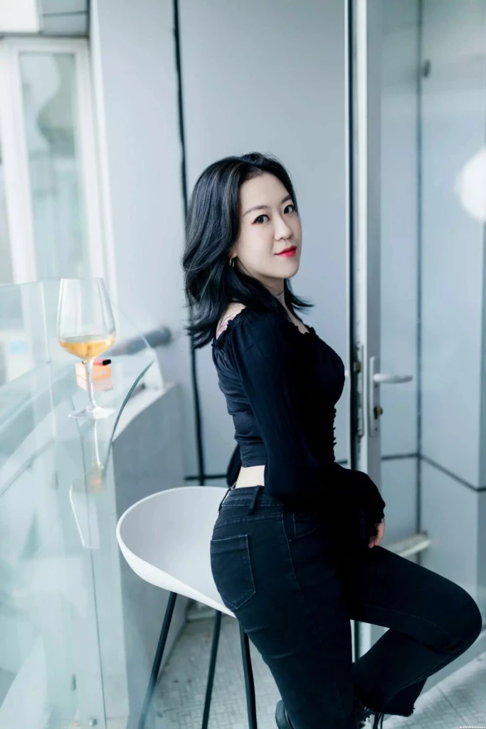 Ling Profile image 4