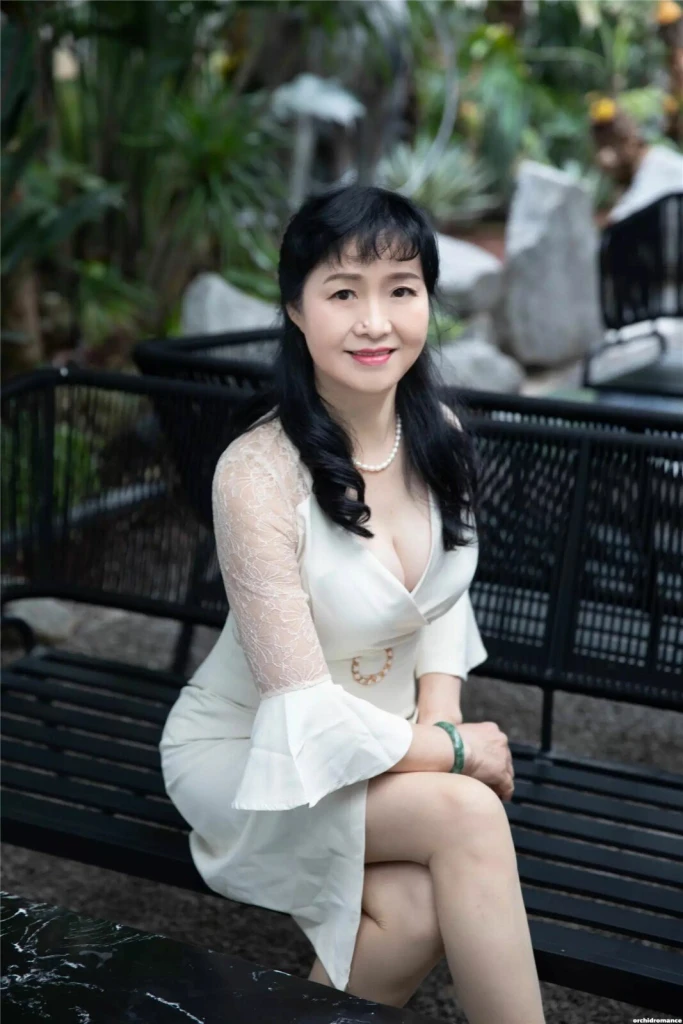 Yunzhu Profile image 4