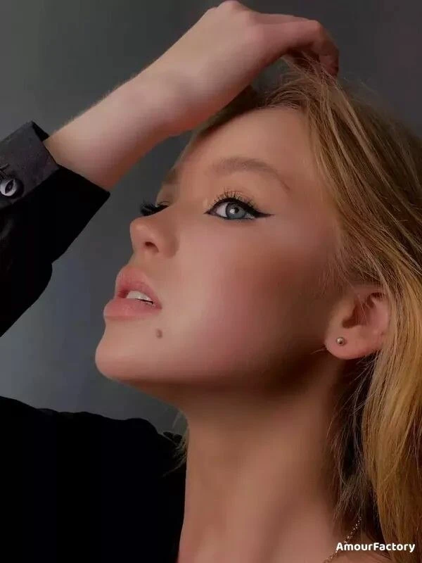 Elena Profile image 1