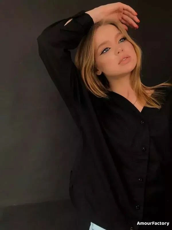 Elena Profile image 2